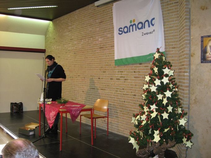 De kerstboom met steren voor Ronny
