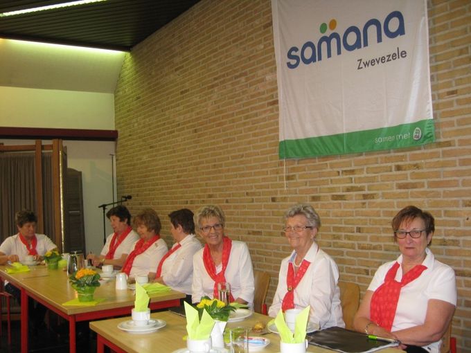 De leden van het zangkoor OKRA Zwevezele 